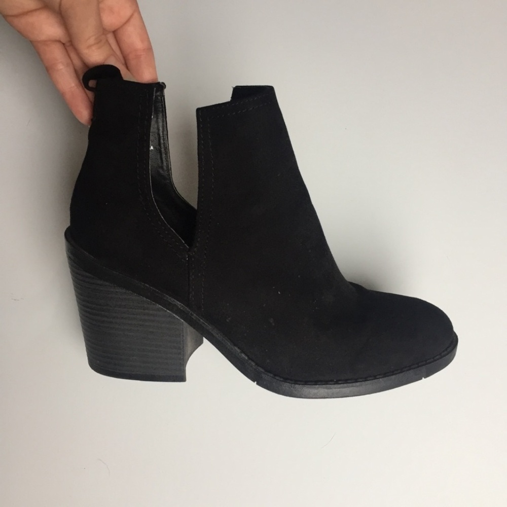 Anckle Cutout Booties